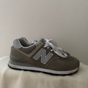 New Balance Women’s 574 Sneaker Gray White size 8.5 wide